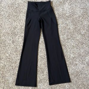 Old Navy medium active powersoft high-rise slim boot-cut go-dry leggings B-14